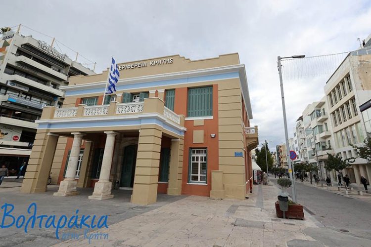 6 άτομα στην Περιφέρεια, στο Ηράκλειο