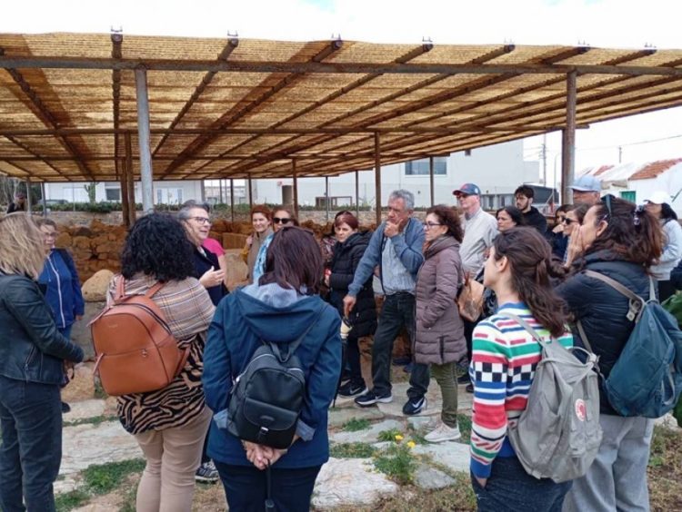 Ξεναγήθηκαν στη Μινωική έπαυλη των κρίνων