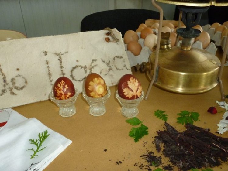 Βάφουμε αυγά, όπως παλιά, στης Βικελαίας τη στοά!